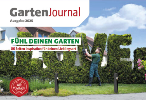 Cover des Magazins GartenJournal auf dem ein Mann mit einer Heckenschere das Wort LOVE in eine Hecke schneidet